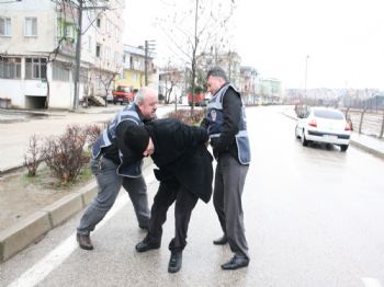 ORGANIZE İŞLER - Kaçak Sigaraya Böyle Baskın Yaptılar...