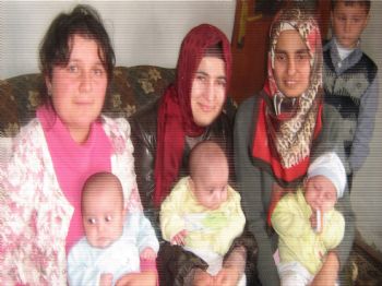 Kimse Yok Mu Derneği Barakada Yaşayan Üçüzlere Sahip Çıktı