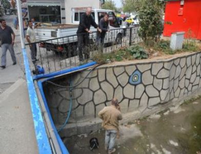 Akçakoca'da Bozulan Vana Su Kesintisine Neden Oldu