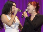 LEMAN SAM - Anne Kız Sahnede Mest Ettiler