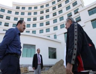 Başkan Ayaz, Termal Otelde İncelmelerde Bulundu