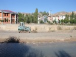 Oltu Çayı Yatağı Boşaltılıyor