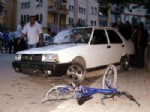 Otomobili Kalabalığın Üzerine Sürdü: 1 Polis ve 2 Çocuk Yaralandı