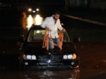 Adana'da 20 Dakikalık Yağmur Yolları Göle Çevirdi