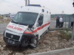 Yaralı Taşıyan Ambulans Kamyonla Çarpıştı: 3 Yaralı