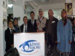 KIMSE YOK MU DERNEĞI - Kimse Yok Mu Derneği'nden Evi Yanan Aileye Giysi ve Gıda Yardımı