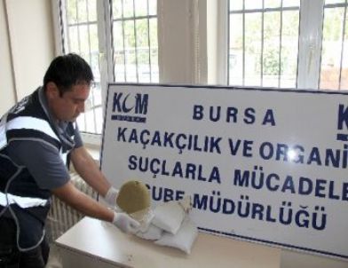 Uyuşturucu Maddeyi ‘Kokmasın’ Diye Poşete Koyup Emanete Bırakmışlar