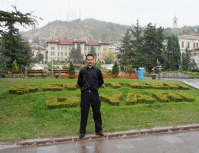 15 Yıldır Her Gün Kendi Tasarladığı Gömleklerini Giyiyor