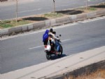 İLGİNÇ GÖRÜNTÜ - 6 Kişilik Ailenin Motorsiklette Tehlikeli Yolculuğu