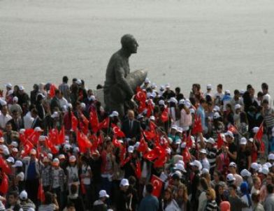 97. Yılda Şehitliklere 9 Bin 700 Öğrenci