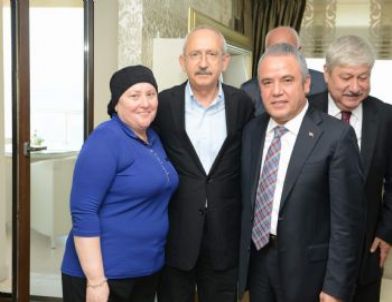 Kılıçdaroğlu Başkan Böcek’in Eşini Ziyaret Etti