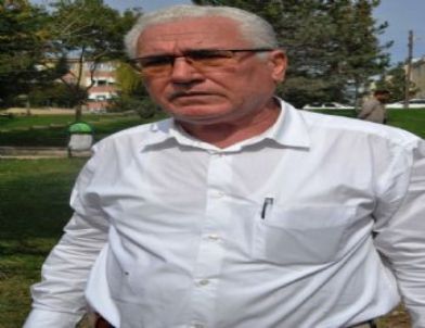 Kooperatif Başkanı Üst Geçidi Tek Başına Protesto Etti