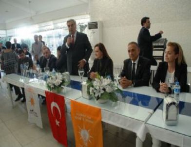 Yeniden Mkyk'ya Seçilen Nükhet Hotar'a İzmir'de Görkemli Karşılama