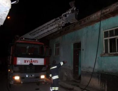 Bozüyük’te Metruk Bina Yangını