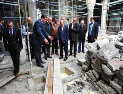 Vali Öztürk Restorasyonu Yapılan Çifte Minareli Medrese’de İncelemelerde Bulundu