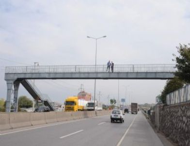 Başiskele’nin İlk Yaya Üst Geçidi Hizmete Açıldı