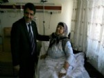 NEVZAT BOZKUŞ - Kars Belediye Başkanı Bozkuş, Yaşlı Kadını Hastane Ziyaret Etti