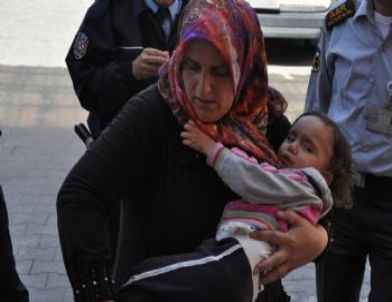 Minibüsün Altında Sürüklenen Çocuğun Burnu Bile Kanamadı