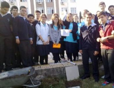 Okul Bahçesine Gömdükleri Zaman Kapsülünü 2016'da Açacaklar