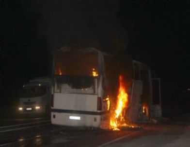 Yol Kesen Teröristler, Otobüs Yaktı