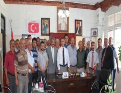 Elini Öpen Kaymakama 'Beldemiz Mahalle Olmasın' Dedi