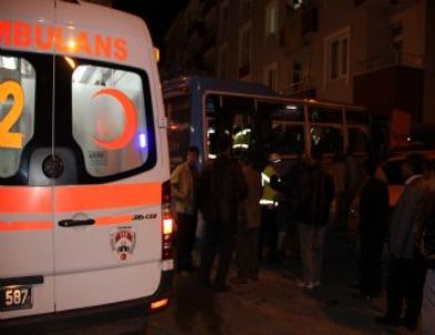 Halk Otobüsü, Apartmanın Duvarına Çarptı: 25 Yaralı