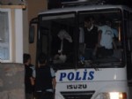Kaçak Göçmenleri Taşıyan Minibüs, Polisten Kaçarken Kaza Yaptı