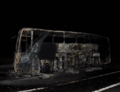 Teröristler Baraj Servis Otobüsünü Yaktı