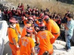 KURTARMA TATBİKATI - Deprem Tatbikatı Nefesleri Kesti