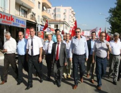 İlçe Yapılmayan Altınova’da Halk Sokaklara Döküldü