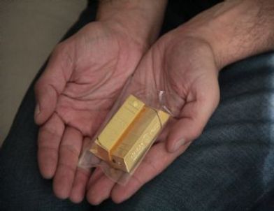 Tarla Parasını Altın Görünümlü Çakmağa Verdi