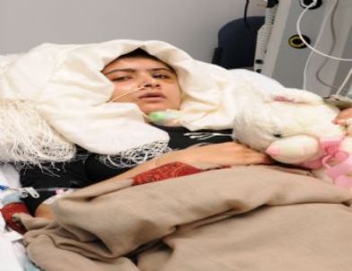 Malala'nın Hastanedeki İlk Fotoğrafı Yayınlandı