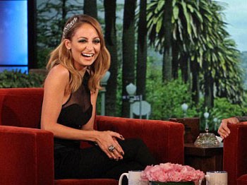 Sosteyik güzel ne yapacağını şaşırdı