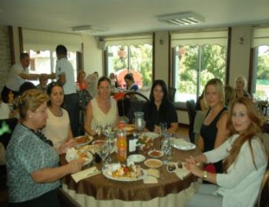 Yardımsevenler Derneği'nden Yemek