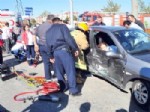 MERKEZ EFENDİ - Trafik Kazasında 90 Yaşındaki Sürücüyle Birlikte 6 Kişi Yaralandı