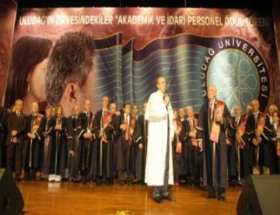 Uludağ Üniversitesi'nden 400 Kişiye Başarı ve Hizmet Ödülü