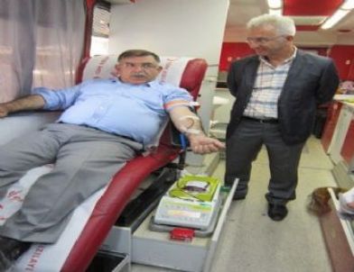 Vali, Cumhuriyet Başsavcısı ve Adalet Komisyonu Başkanı Kan Bağışında Bulundu