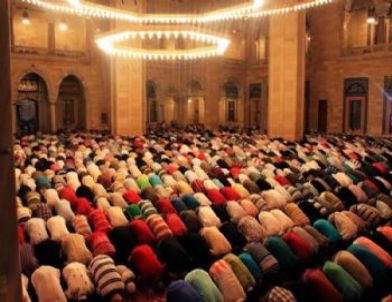 Adana'da Bayram Namazı 07.35'de Kılınacak