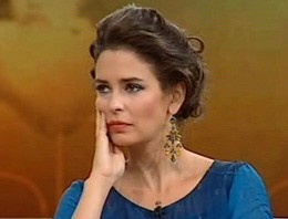 Pelin Batu: Esra Elönü ilgi çekmek istiyor!