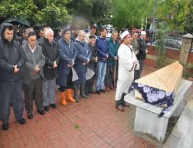 Selde Hayatını Kaybeden Yaşlı Kadının Cenazesi Toprağa Verildi