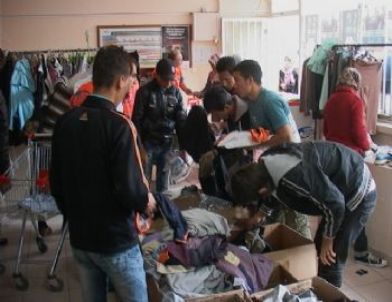 Afganistanlı Mültecilere Giyim Yardımı