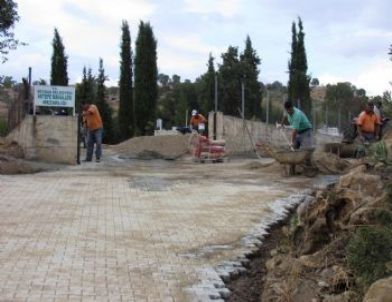 Beydağ Belediyesi Mezarlık Yolunu Bayrama Yetiştirdi
