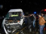 KıZıLPıNAR - İki Araç Çarpıştı, Araçlardan Biri Alev Aldı: 8 Yaralı