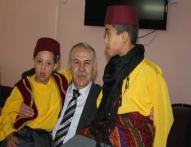 Vali Ata ve Beraberindekiler, Çocukları ve Yaşlıları Ziyaret Etti