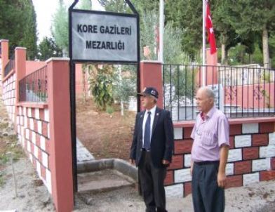 Vali Cerrah Şehitleri Unutmadı