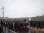 EMINE AYNA - Diyarbakır’da Açlık Grevindeki Mahkumlar İçin Yürüyüş Düzenlendi