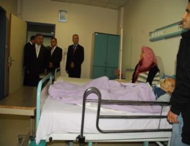 Vali Yılmaz Bayramı Hastanede Geçirenleri Unutmadı