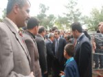 Bakan Çelik Akçakale’de Suriyelileri Ziyaret Etti