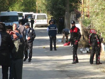 Anne ve bebeğine sokakta infaz