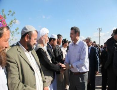 Vali Güvenç, Viranşehir ve Ceylanpınar’da Vatandaşlarla Bayramlaştı